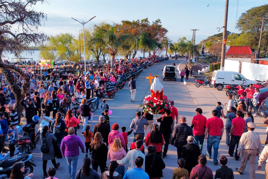 Fieles renovaron la devoci&oacute;n a Santa Elena en la hist&oacute;rica procesi&oacute;n n&aacute;utica