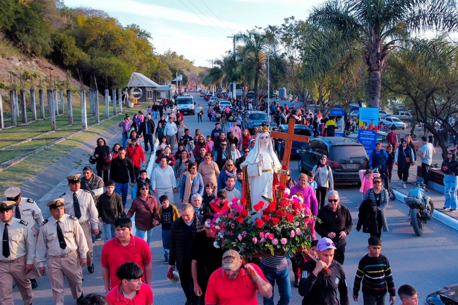 Fieles renovaron la devoci&oacute;n a Santa Elena en la hist&oacute;rica procesi&oacute;n n&aacute;utica