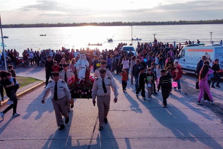 Fieles renovaron la devoción a Santa Elena en la histórica procesión náutica