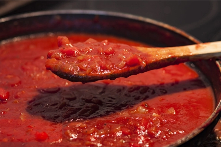 ANMAT recomendó no consumir puré de tomate de reconocida marca por posible contaminación con gusanos