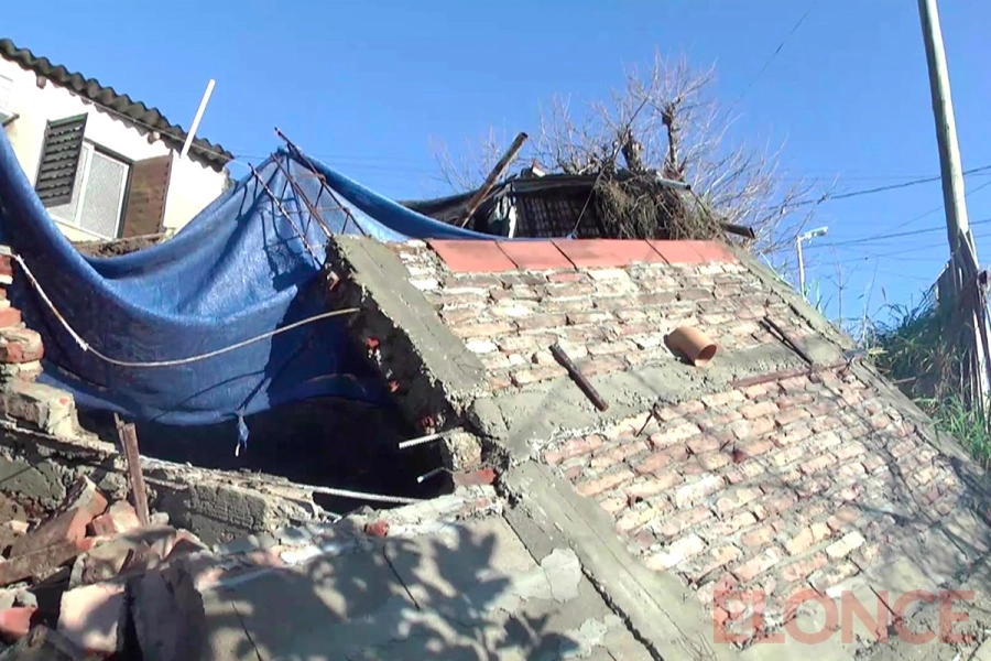Derrumbe en barrio Las Flores (foto Elonce)