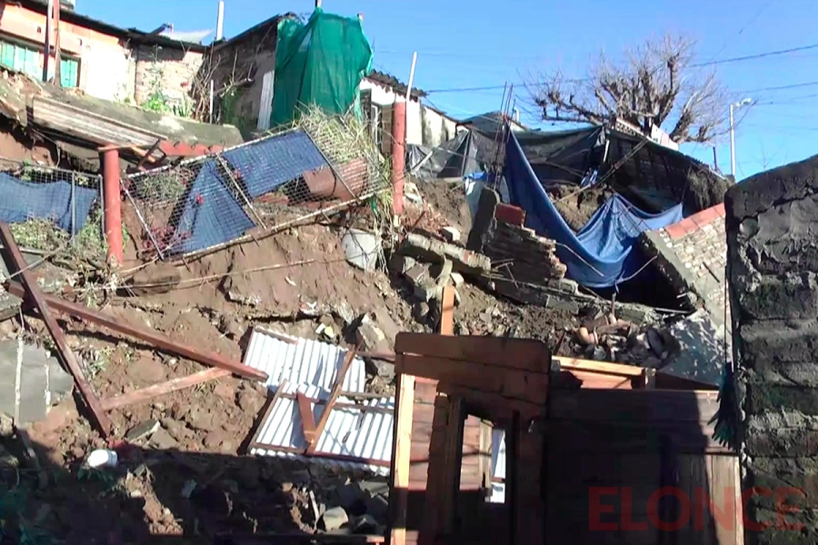 Derrumbe en barrio Las Flores (foto Elonce)
