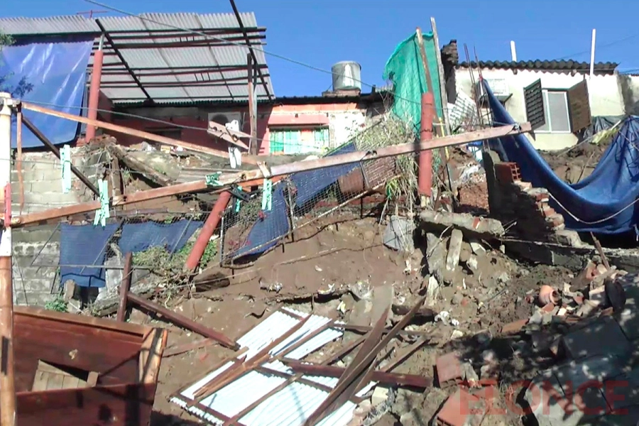 Derrumbe en barrio Las Flores (foto Elonce)