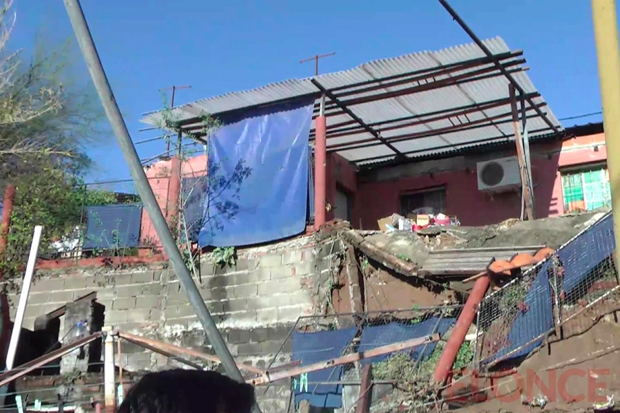 Derrumbe en barrio Las Flores (foto Elonce)