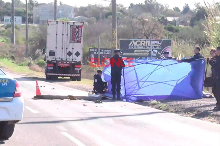Fatal accidente en el Acceso Norte de Paraná: un camión atropelló a un hombre y murió en el lugar