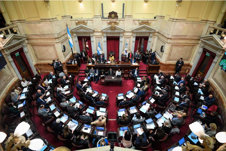 El Senado rechazó decretos delegados y un DNU que desregulaban organismos públicos