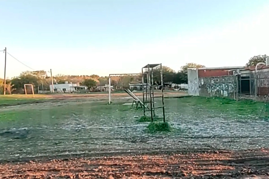 La cancha de f&uacute;tbol donde se suscit&oacute; una pelea fatal. Foto: C&oacute;digos.