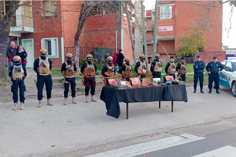 Inauguraron destacamento y presentaron armas de baja letalidad que usará la Policía entrerriana