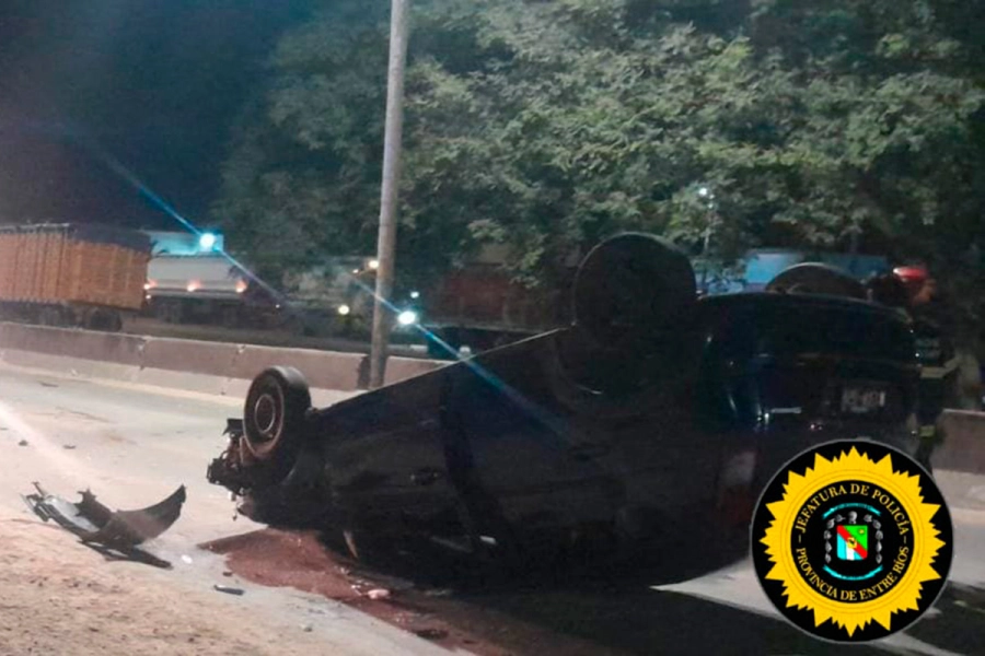 Vuelco en Concepci&oacute;n del Uruguay (foto Polic&iacute;a de Entre R&iacute;os)