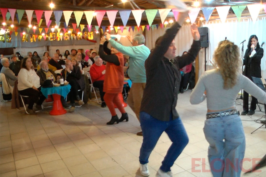 La Asociaci&oacute;n Tradicionalista de la Bajada celebr&oacute; 49 a&ntilde;os con una muestra folkl&oacute;rica