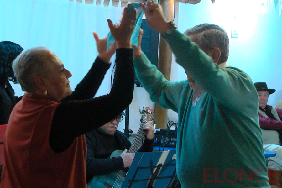 La Asociaci&oacute;n Tradicionalista de la Bajada celebr&oacute; 49 a&ntilde;os con una muestra folkl&oacute;rica