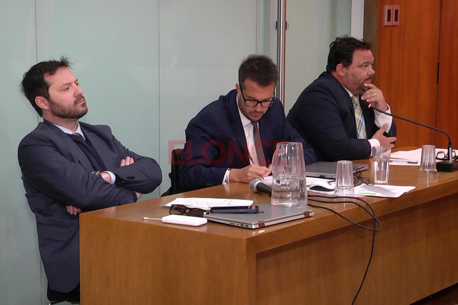 Los querellantes Pedro Fonatanetto y Germ&aacute;n Palomeque; y el fiscal Santiago Alfieri (foto Elonce)