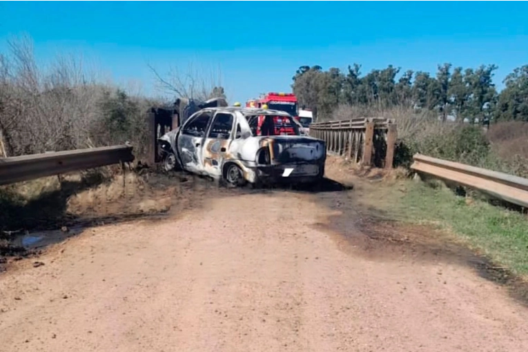 Un hombre murió calcinado tras chocar contra un puente