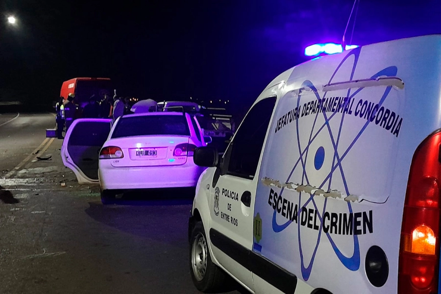 La violencia del impacto también alcanzó a un Chevrolet Corsa en el que viajaba Gianella con su madre