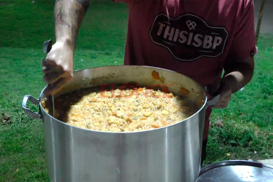 La comida a ser servida. Foto: Elonce.