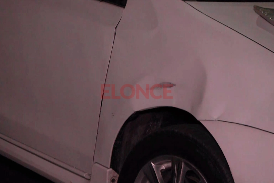 Así fue el impacto sobre el auto. Foto: Elonce.