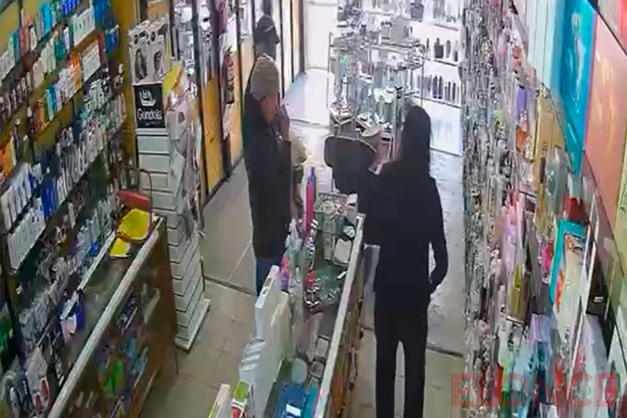 Pareja rob&oacute; en comercio de Paran&aacute; y qued&oacute; filmada
