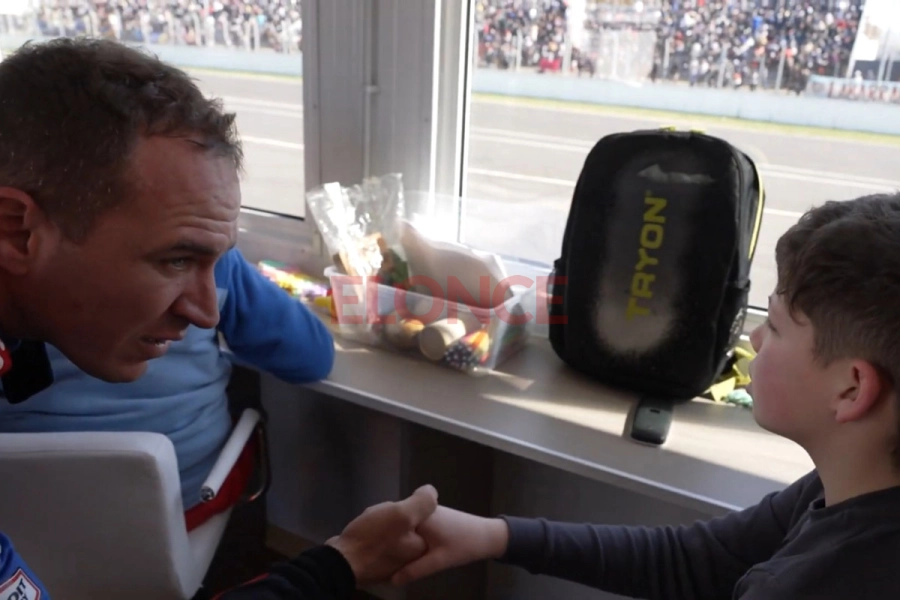 Mariano Werner emocion&oacute; a ni&ntilde;os con autismo en in&eacute;dito palco sensorial del TC (foto Carburando)