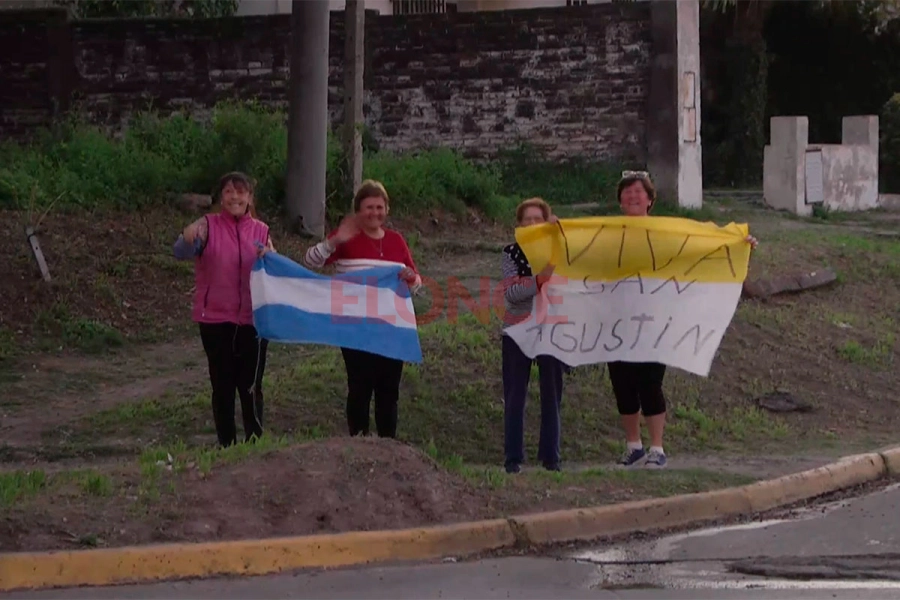 Postal de la caravana. Foto: Elonce.