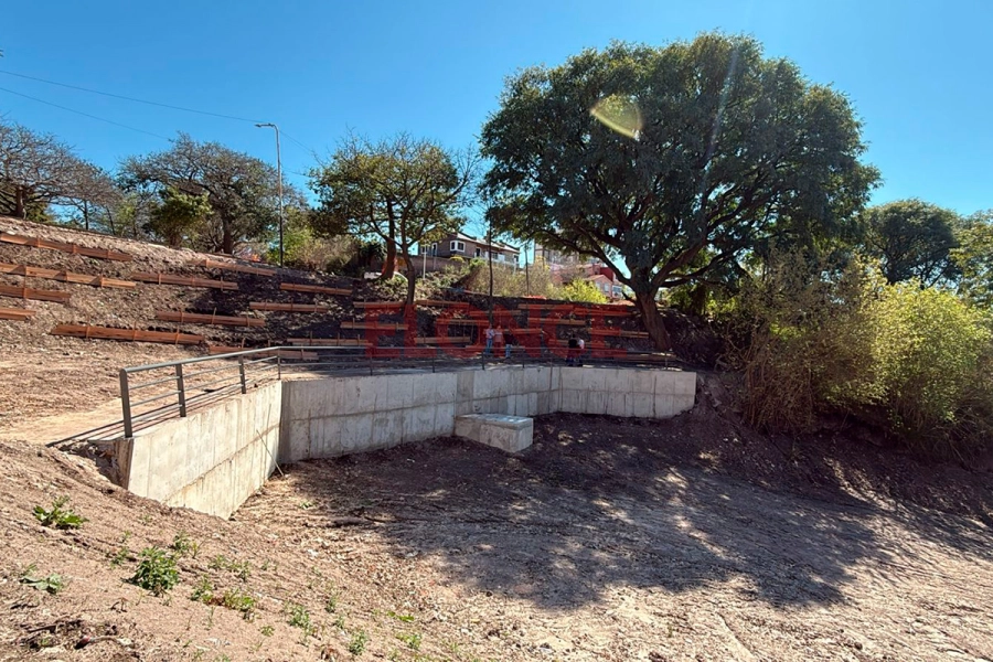 La obra de estabilizaci&oacute;n sobre calle G&uuml;emes, en Paseo Jard&iacute;n (foto archivo Elonce)
