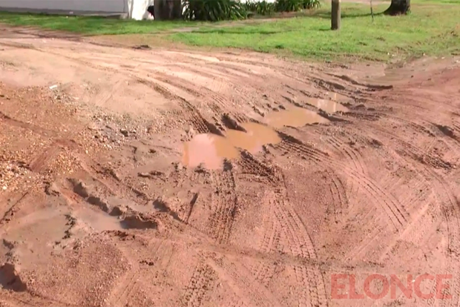 Vecinos del barrio Jorge Newbery piden soluciones urgentes por calles intransitables