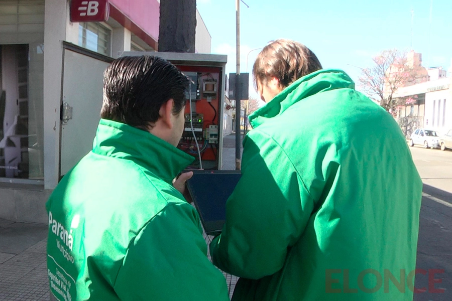 Sincronizaci&oacute;n de sem&aacute;foros en calle Gualeguaych&uacute; (foto Elonce)