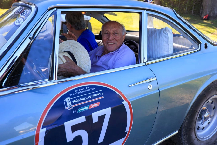 Eduardo Kovalivker, en su Ferrari 365 GTC de 1968 durante la Carrera 1000 millas, 2024.