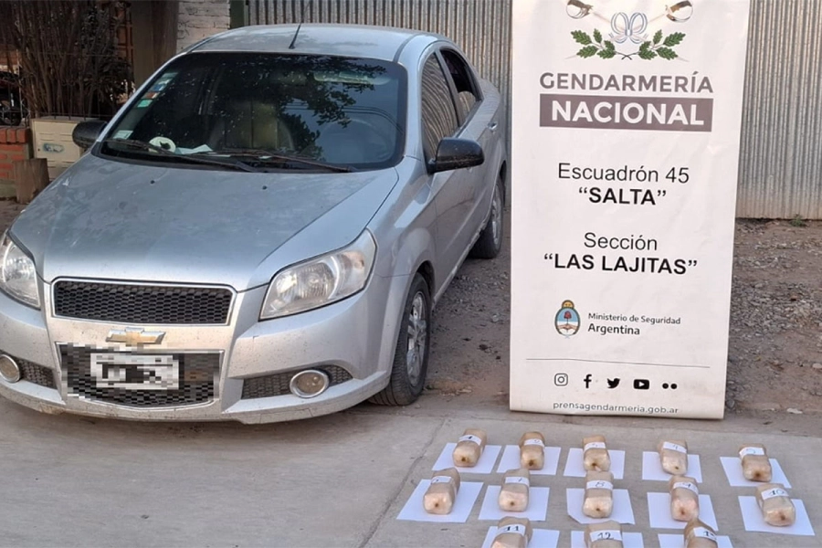 Llevaban 14 kilos de coca&iacute;na &ldquo;sumergidos&rdquo; en el tanque de combustible. Gendarmer&iacute;a Nacional