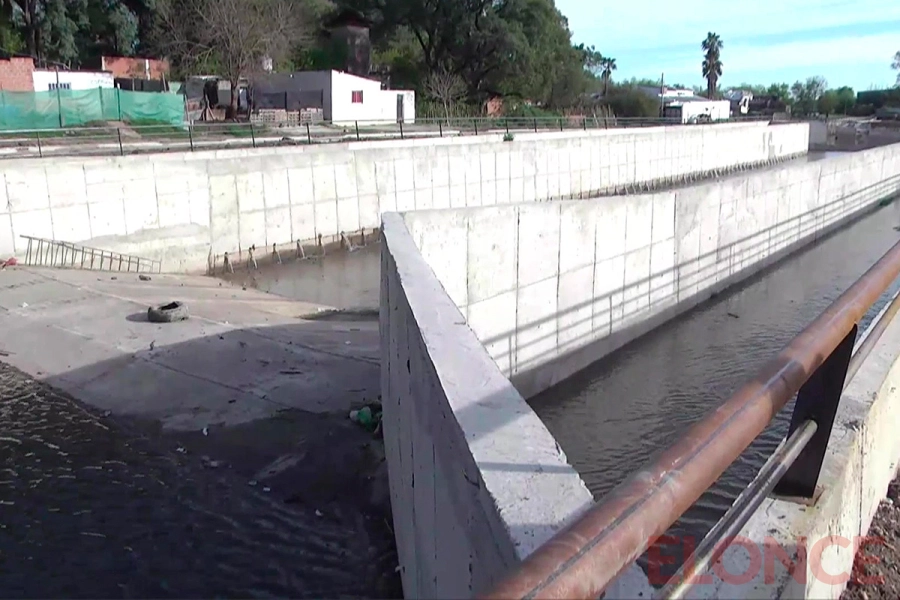 Avanza el saneamiento del arroyo Las Viejas (foto Elonce)