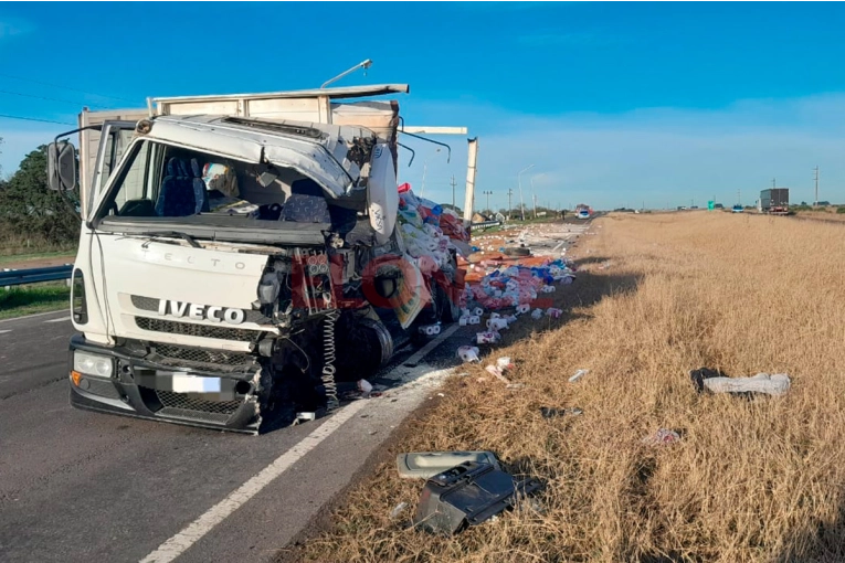 Un herido grave tras choque frontal de camiones en acceso a localidad entrerriana