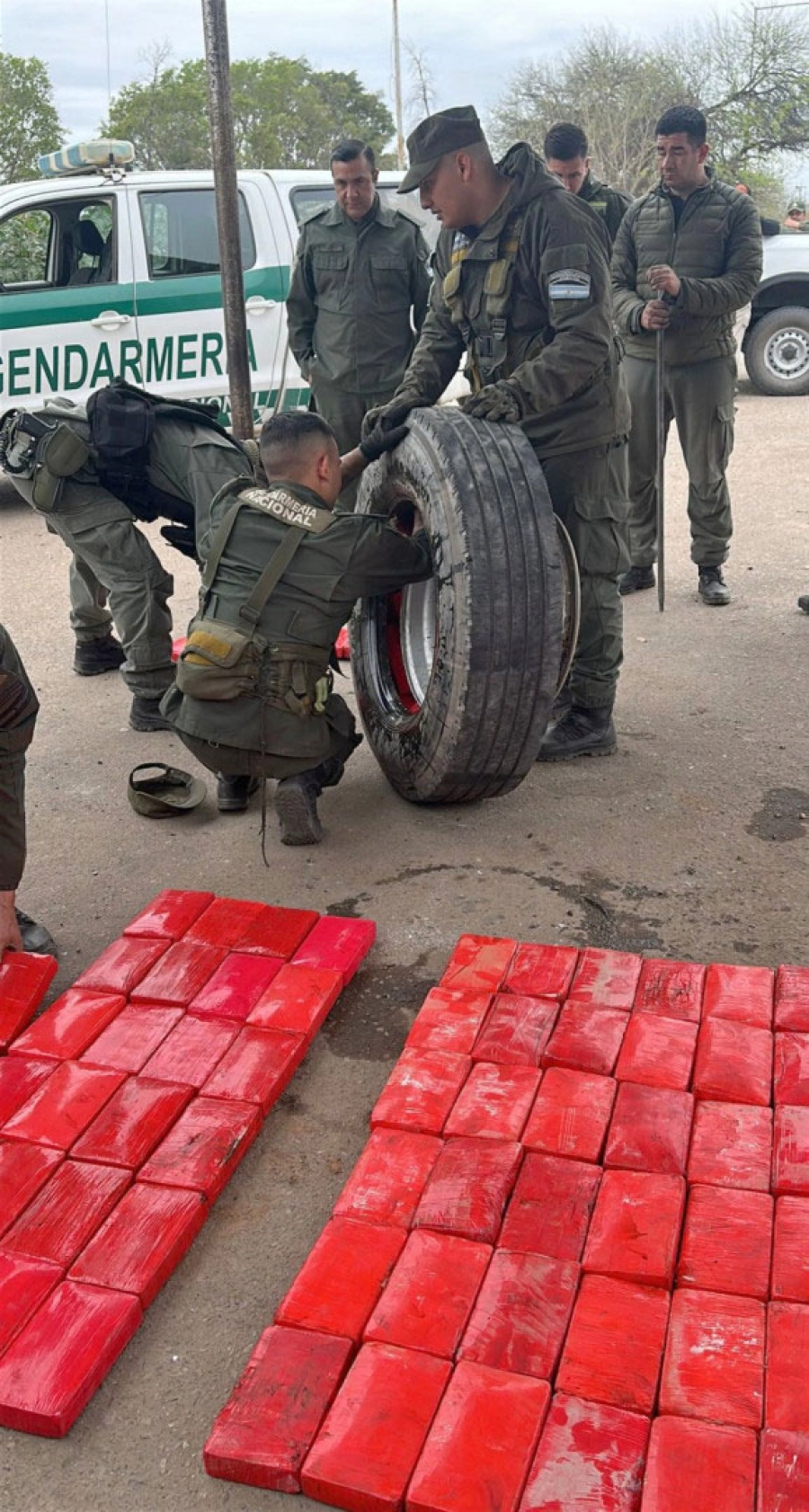Ruedas rellenas con coca&iacute;na. Gendarmer&iacute;a Nacional
