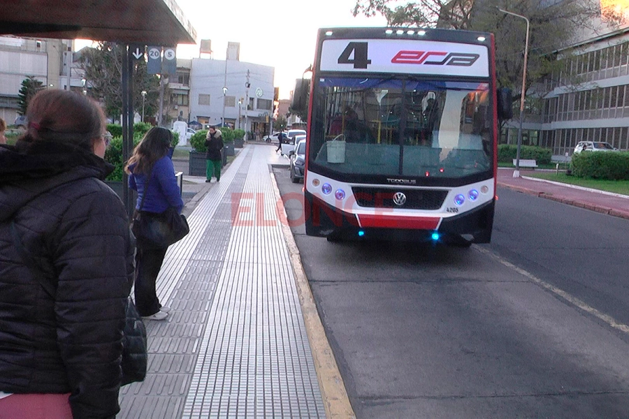 Paro de colectivos: las l&iacute;neas metropolitanas circulan con normalidad (foto Elonce)