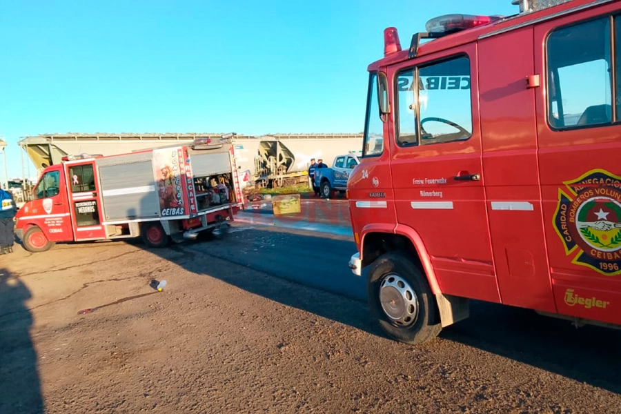 Tragedia vial en el sur de Entre Ríos (foto Bomberos Voluntarios de Ceibas)