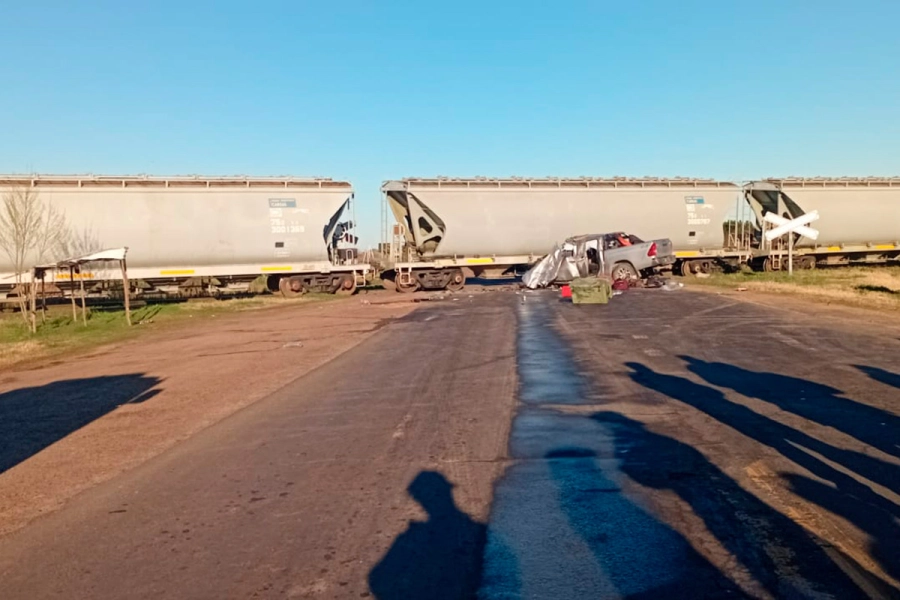 Tragedia vial en el sur de Entre R&iacute;os (foto Bomberos Voluntarios de Ceibas)