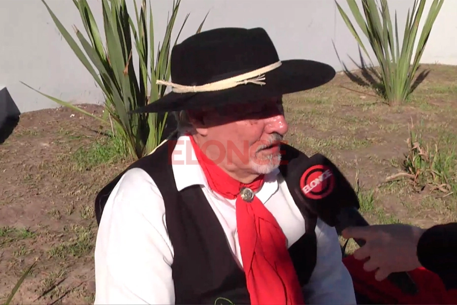 Un hombre que presenci&oacute; la reinauguraci&oacute;n. Foto: Elonce.