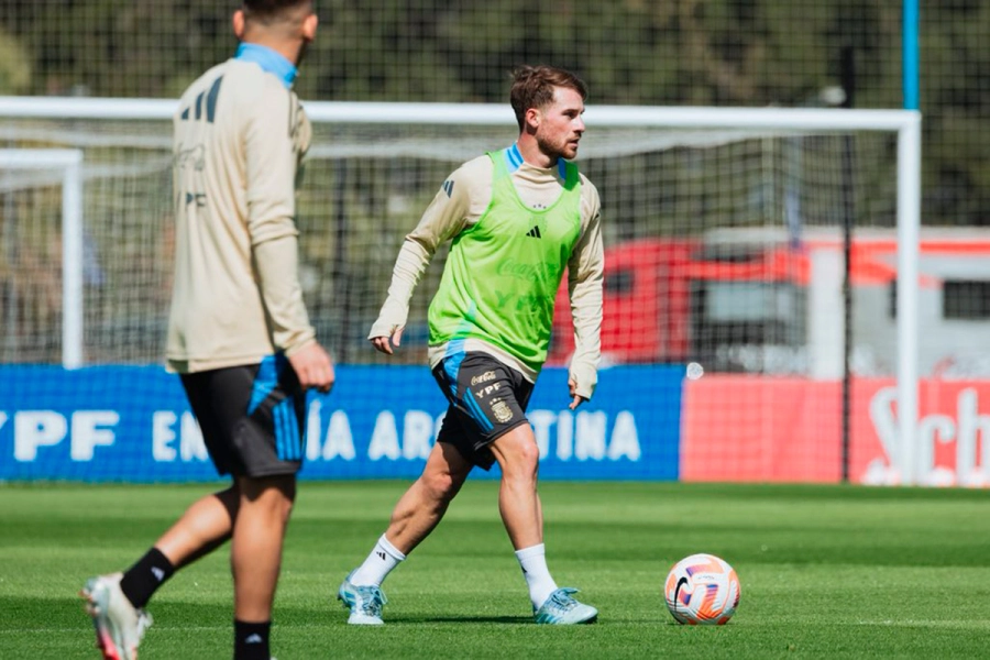 Alexis Mac Allister ser&iacute;a tenido en cuenta para el juego contra Ecuador. Foto: X oficial de Selecci&oacute;n Argentina.