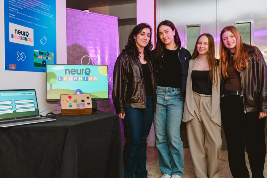 Alumnas crearon app de juegos para chicos con autismo