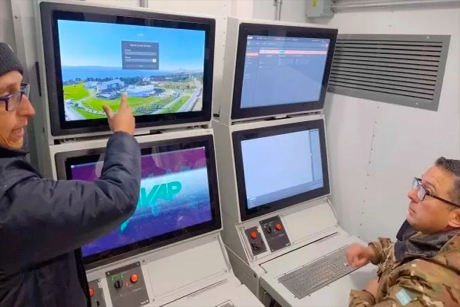 Capacitación en el uso del nuevo radar, en instalaciones de INVAP.