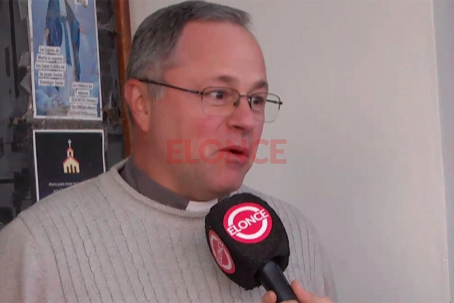 El sacerdote Walter Minigutti. Foto: Elonce.