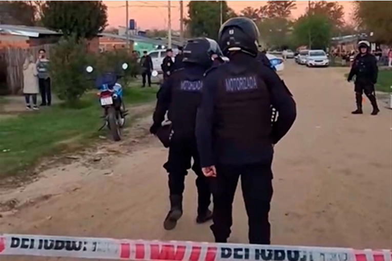 Una adolescente de 14 años mató de una puñalada a su vecina de 26 en Concordia
