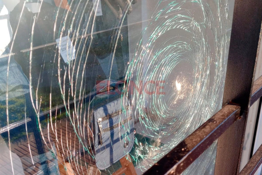 Delincuente rompi&oacute; vidrio de local para robar- Elonce