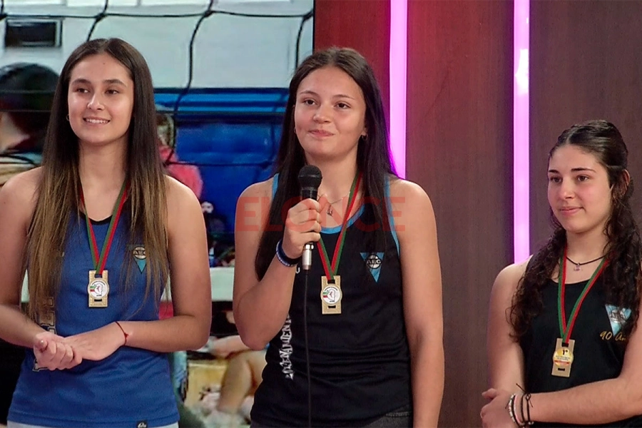 Las jugadoras Sof&iacute;a Bravo, Fiorella Blanco y Sof&iacute;a Muñoz. Foto: Elonce.