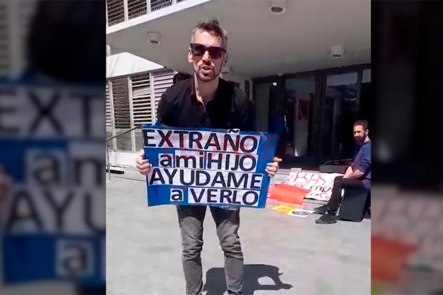 Padres reclamaron en Tribunales en el D&iacute;a Internacional contra las Falsas Denuncias (foto C&oacute;digos / Elonce)