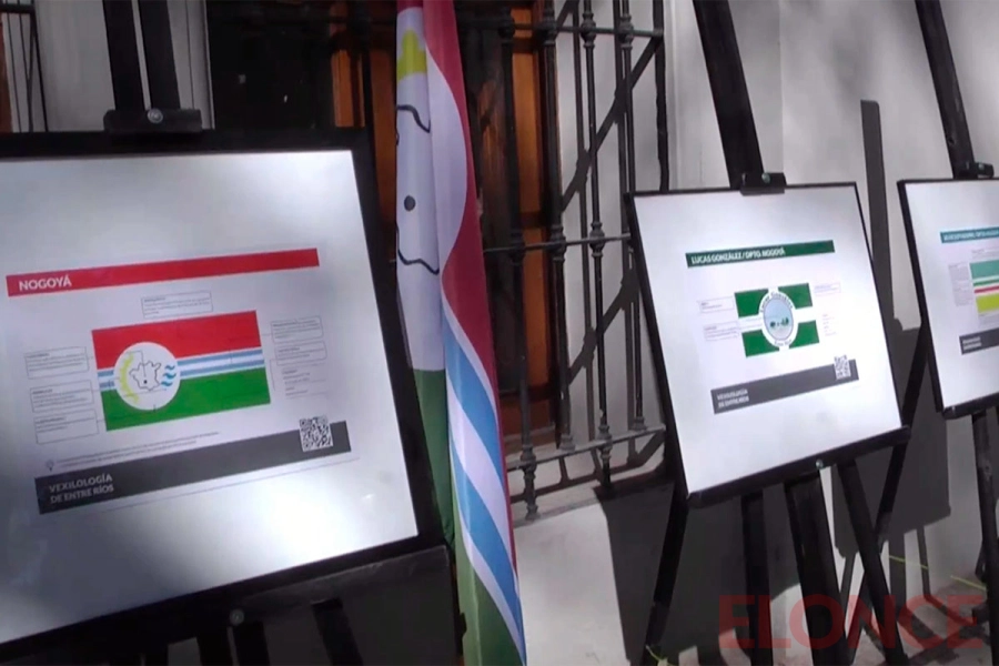 Exhibieron banderas de localidades entrerrianas frente a Casa de Gobierno