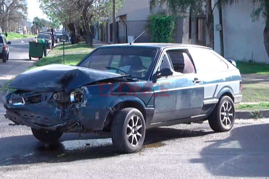 Camioneta volc&oacute; tras fuert&iacute;simo choque con un auto en Paran&aacute;