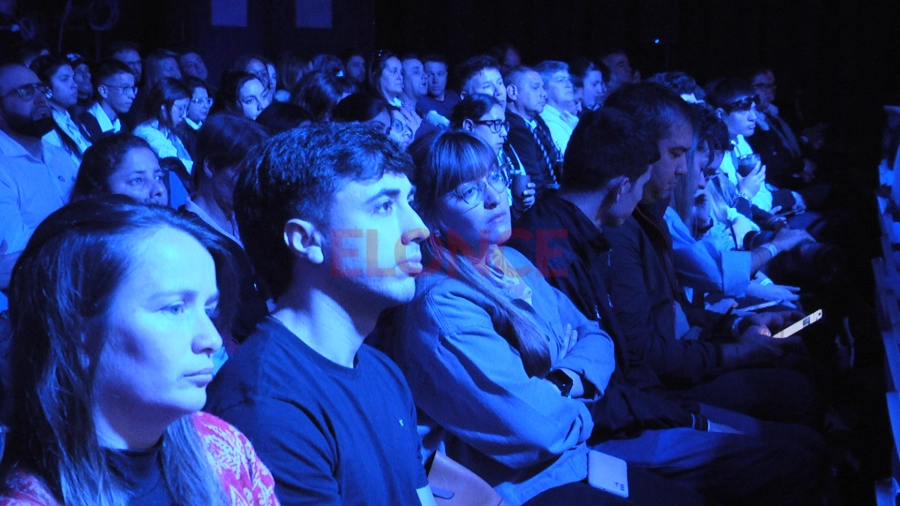 Una gran presencia de gente en el CPC. Foto: Elonce.