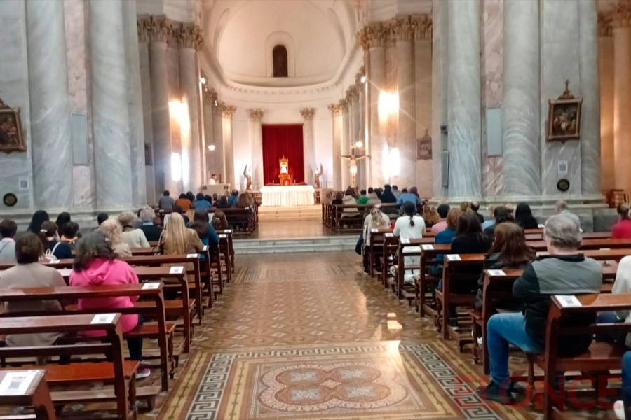 Hubo una misa oficiada por el Arzobispo de Paran&aacute;, Ra&uacute;l Mart&iacute;n. (Elonce)