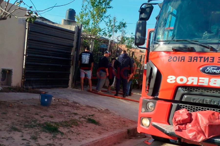 Incendio en Paran&aacute; (foto Reporte 100.7)