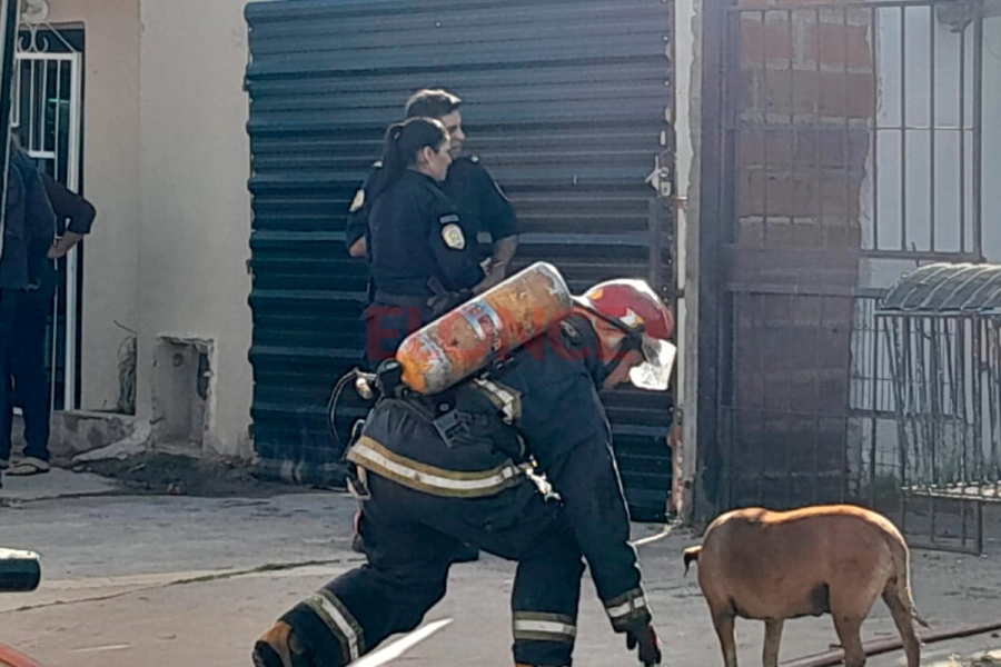 Incendio en Paran&aacute; (foto Reporte 100.7)
