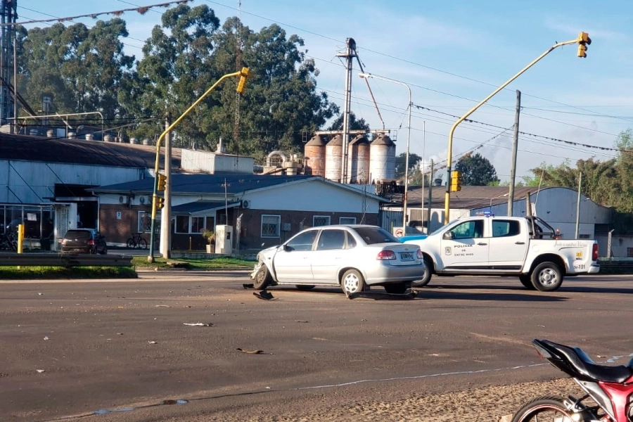 Triple choque en acceso sur a Concordia (foto Diario R&iacute;o Uruguay)